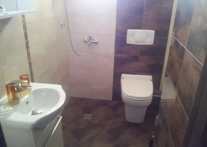 Veni Konukevi Yukarı Cuma